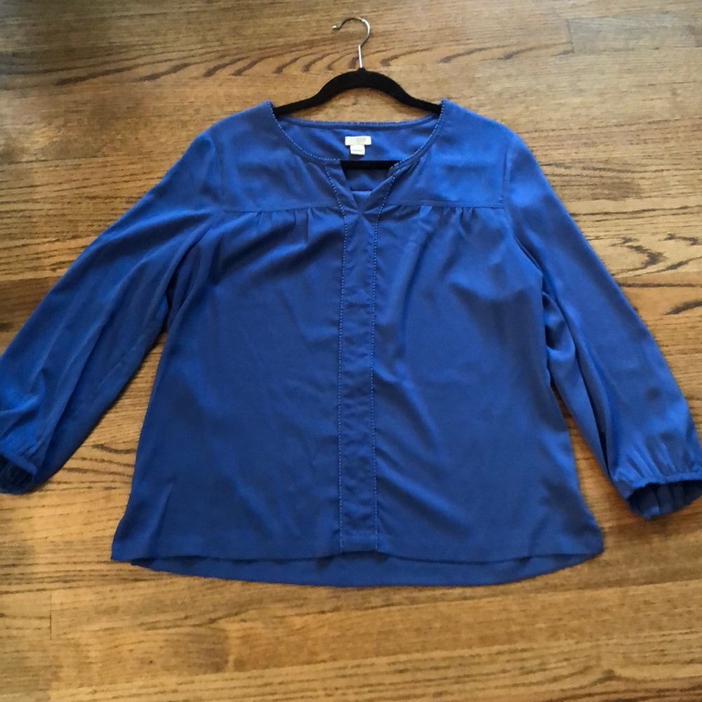 Cute periwinkle shirt!